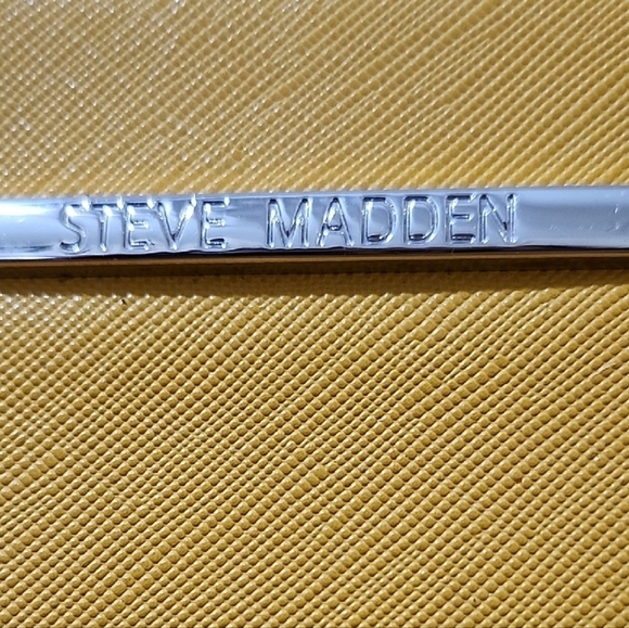 Steve Madden Yellow and Silver Crossbody Bag with Unique Wing Design - Picture 2 of 11